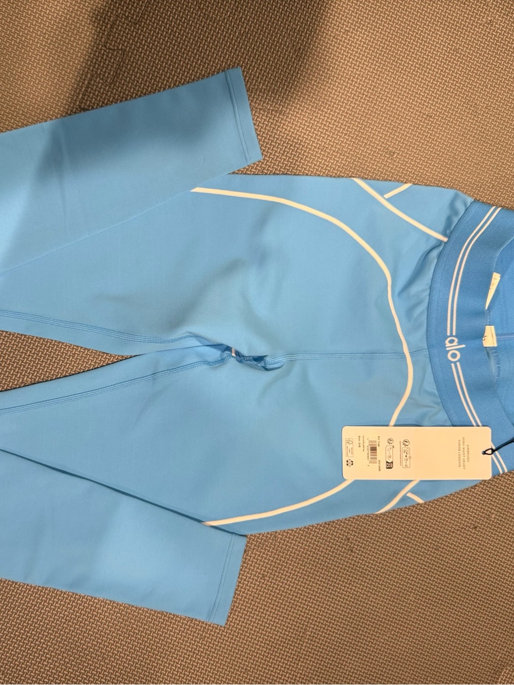 Alo Women’s Light Blue hearthrob Athletic Leggings with White Piping